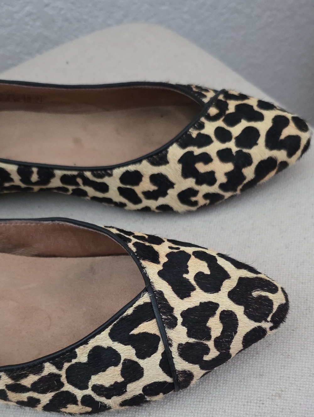 Vionic Leopard Print Pointed Toe Ballet Flats - Beige & Black Sz. 7.5